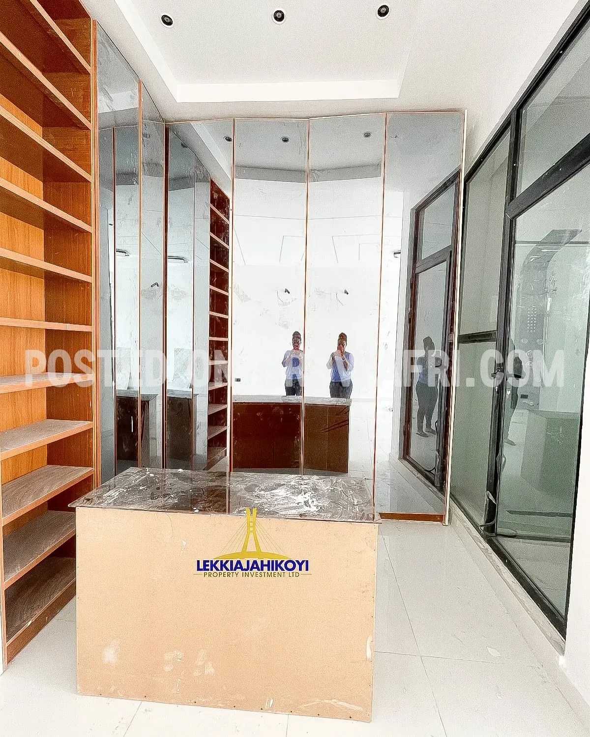Modern 5 bedroom fully detached house with en-suite bedrooms