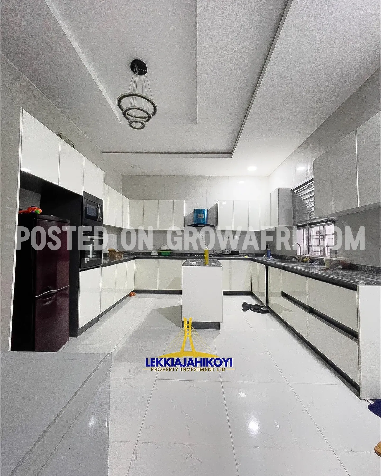 Tastefully built 5 bedroom fully detached duplex with en-suite bedrooms.