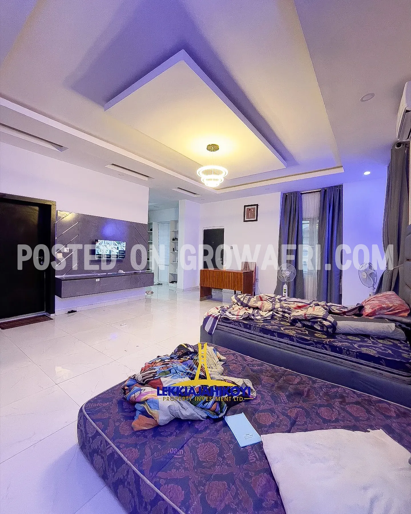 Tastefully built 5 bedroom fully detached duplex with en-suite bedrooms.