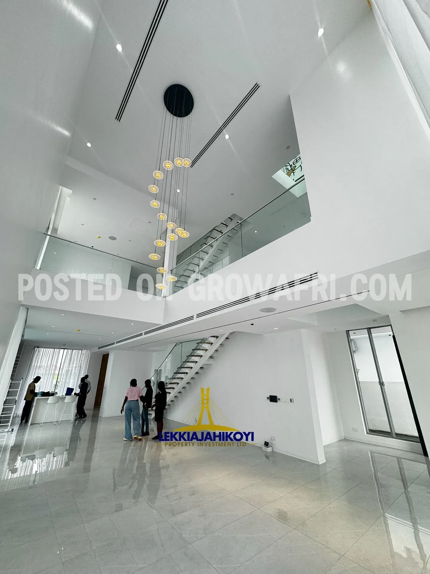 Newly built modern contemporary 5 bedroom fully detached house with elevator.