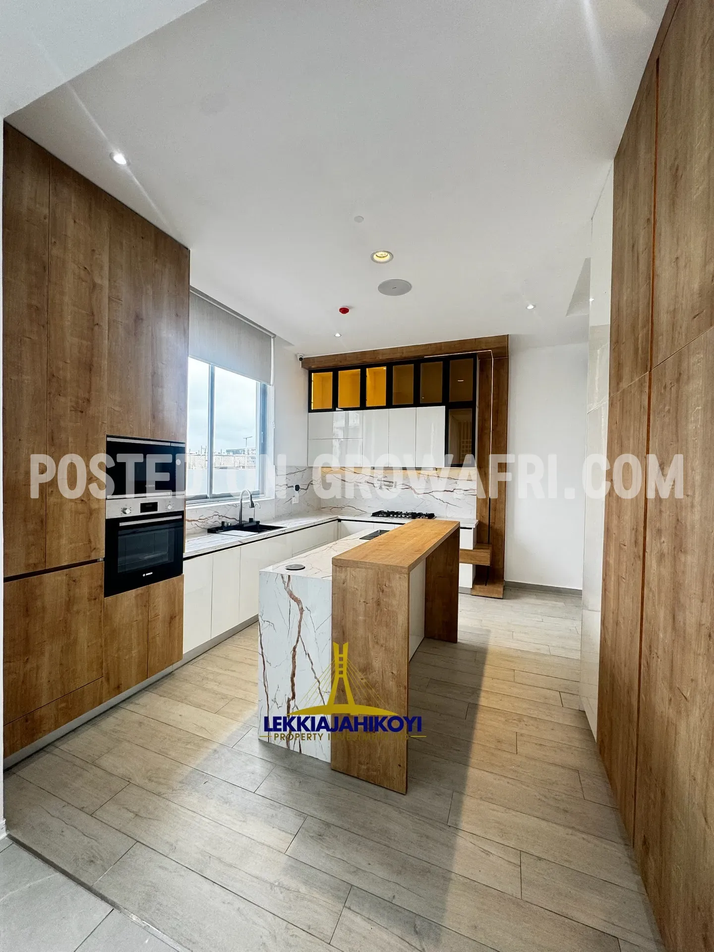 Newly built modern contemporary 5 bedroom fully detached house with elevator.