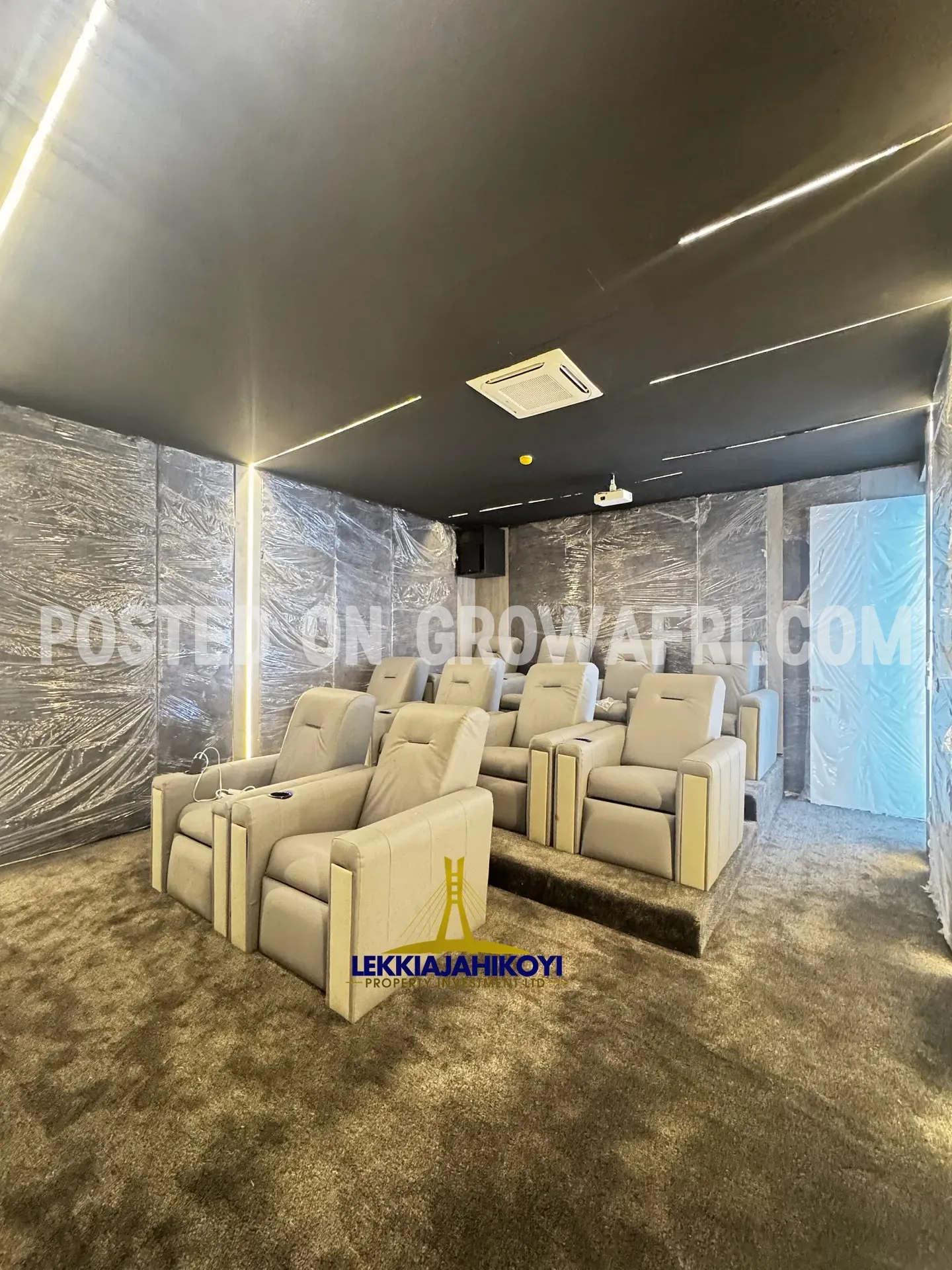 Newly built modern contemporary 5 bedroom fully detached house with elevator.