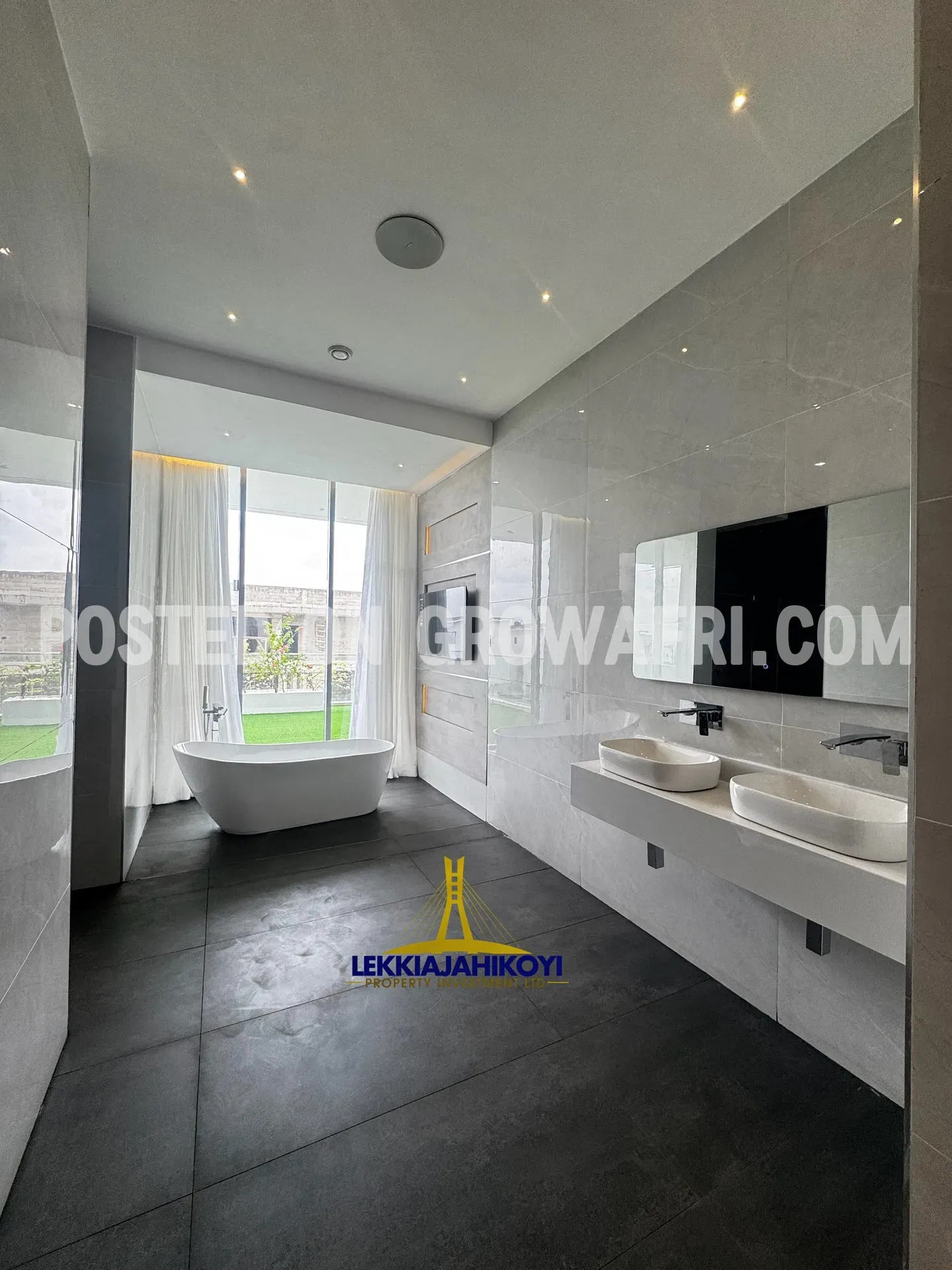 Newly built modern contemporary 5 bedroom fully detached house with elevator.