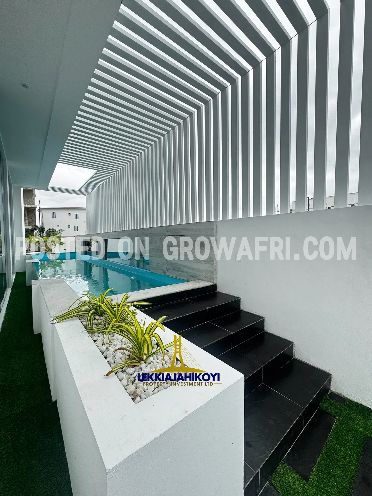 Newly built modern contemporary 5 bedroom fully detached house with elevator.