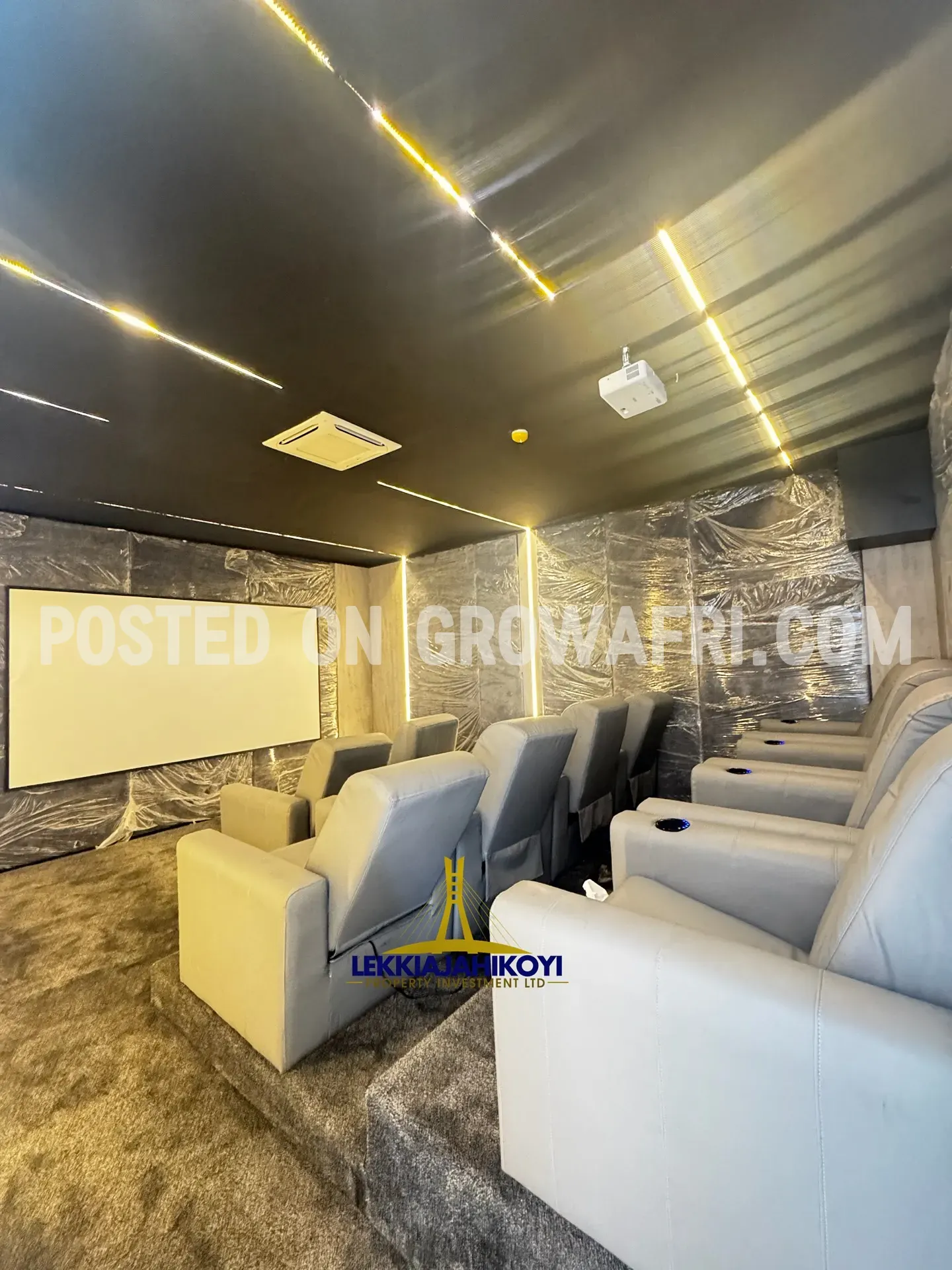 Newly built modern contemporary 5 bedroom fully detached house with elevator.