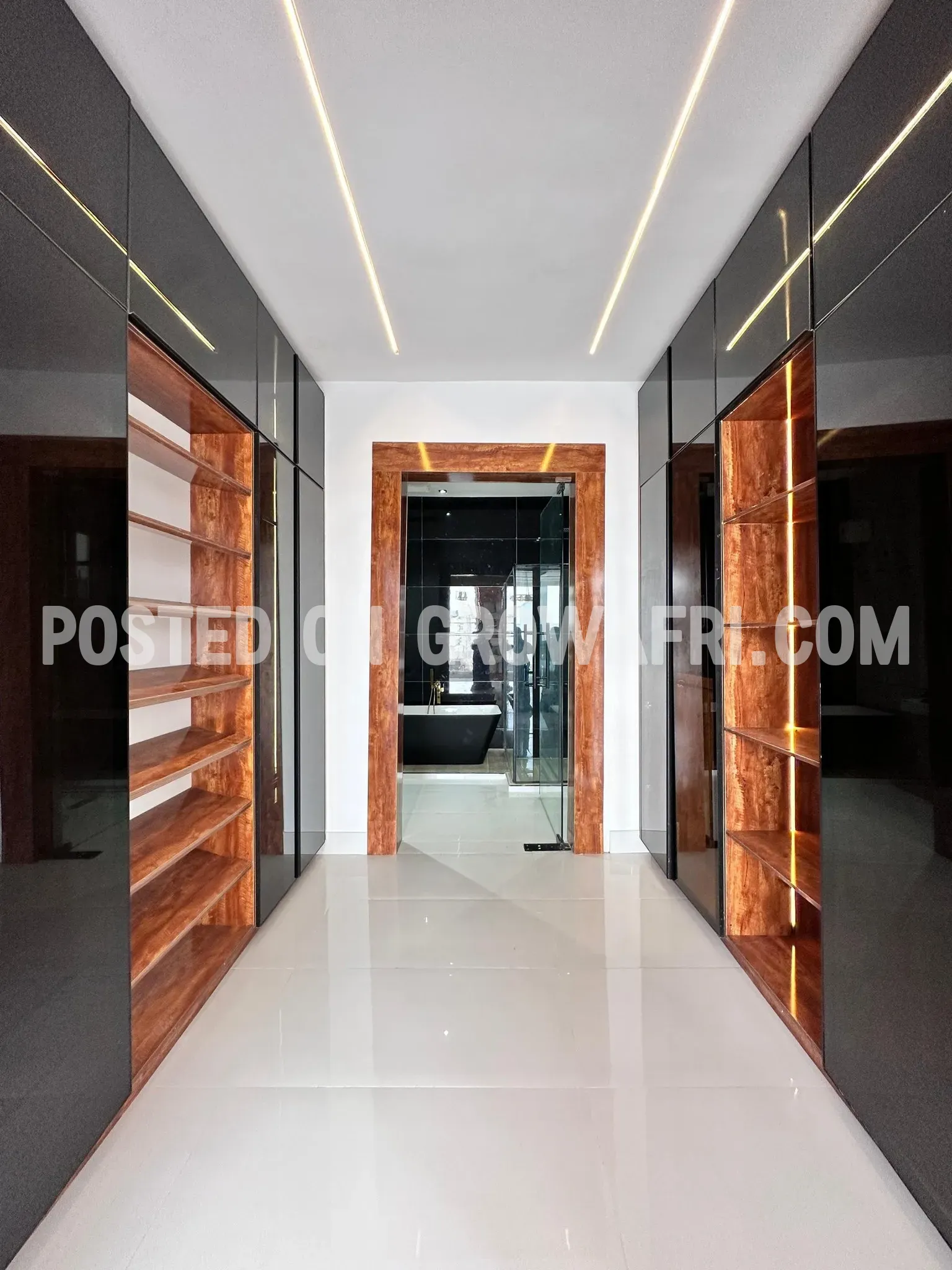 Modern 5 bedroom fully detached house with en-suite bedrooms