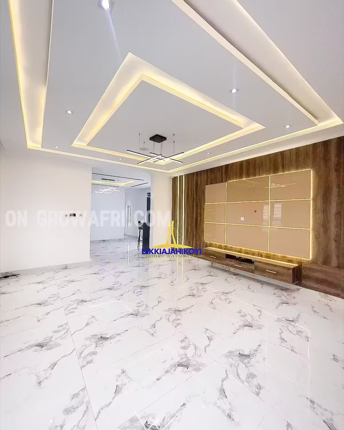 Modern fully detached 5 bedroom house in chevron with en-suite bedrooms.