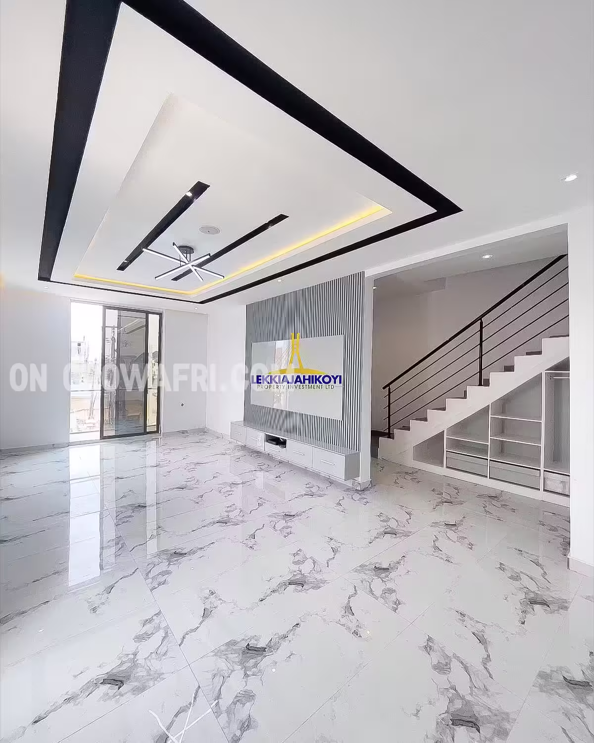 Modern fully detached 5 bedroom house in chevron with en-suite bedrooms.