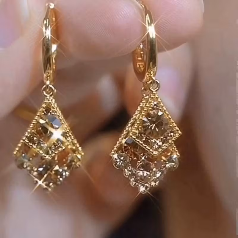Women pendant earrings 