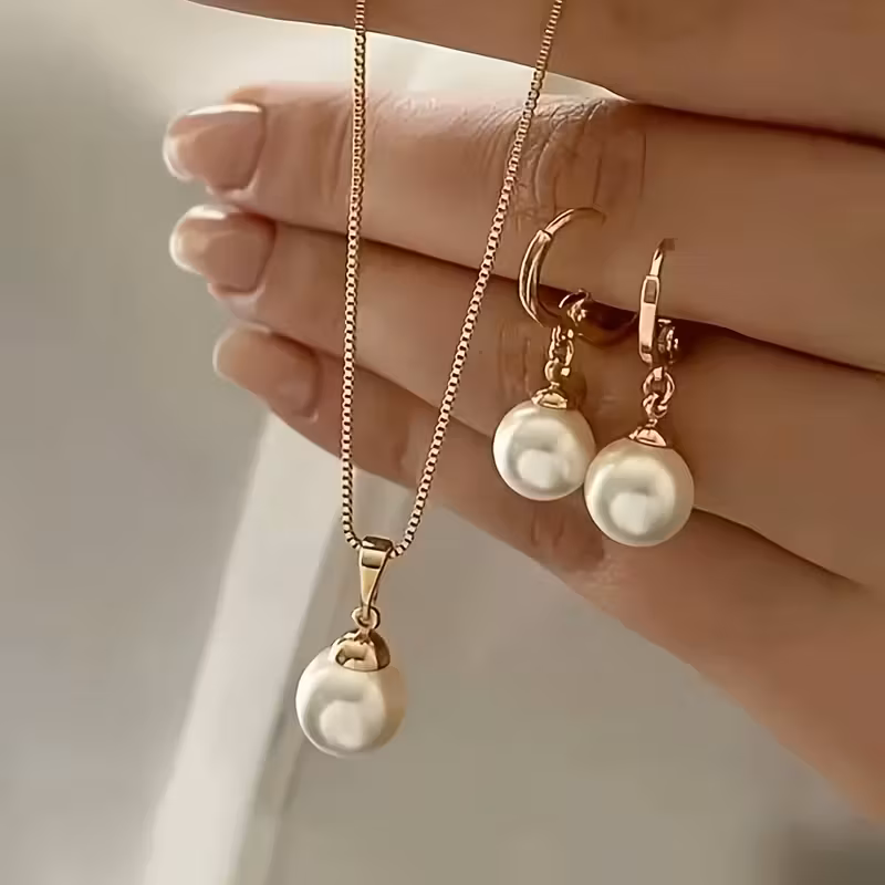 Necklace and earrings 