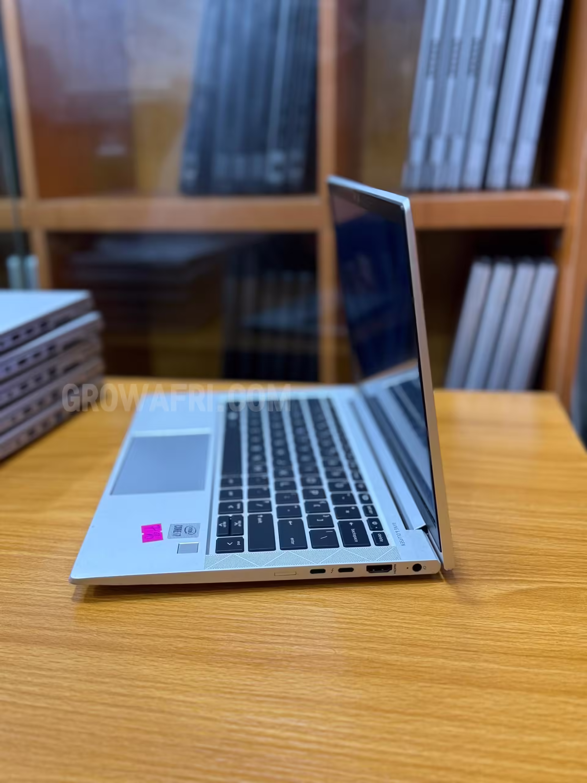 HP Elitebook 830 G7 Touchscreen  Intel Core i7-10810U @ 4.9Ghz (12CPUs) 16gb Ram; 512gb SSD